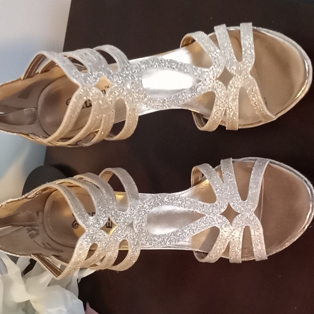 Gold heel shoes
